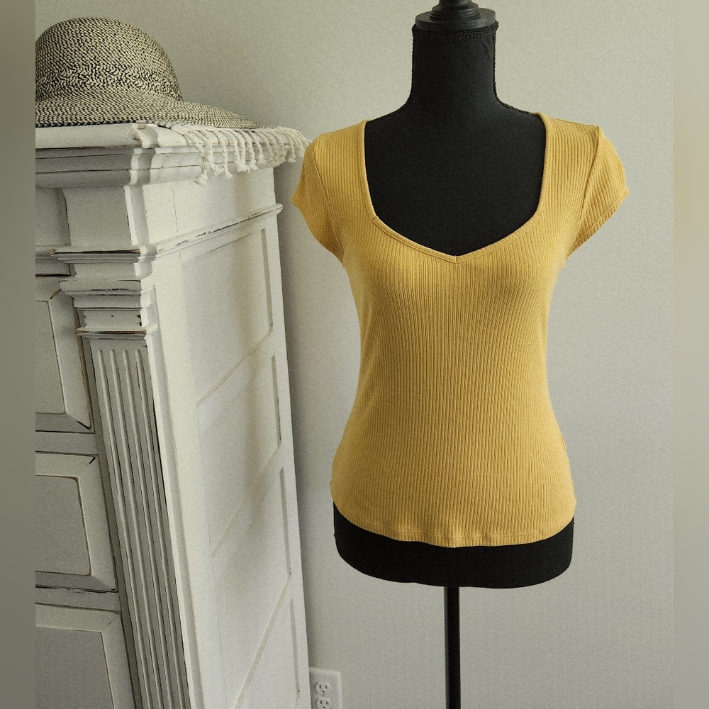 Old Navy Ribbed V-neck Top